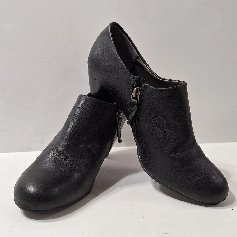 Crown Vintage Black Leather Grunge Romantic Goth Side Zip Ankle Heel Boots Sz.10